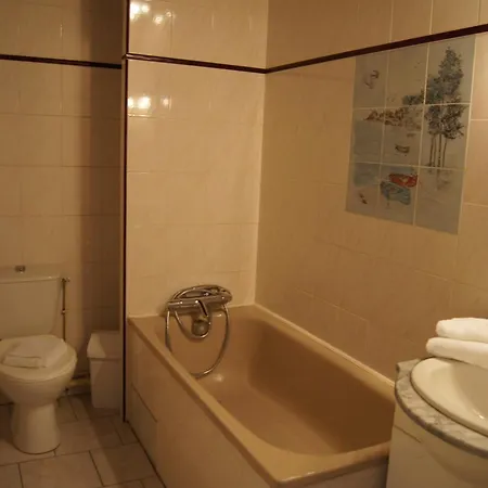 Hotel Aux Trois Jean Le Crotoy