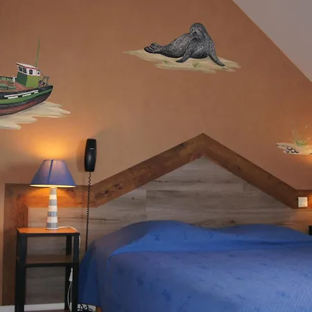 Aux Trois Jean Hotel