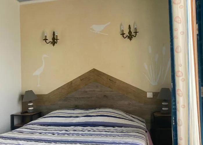 Aux Trois Jean Hotel