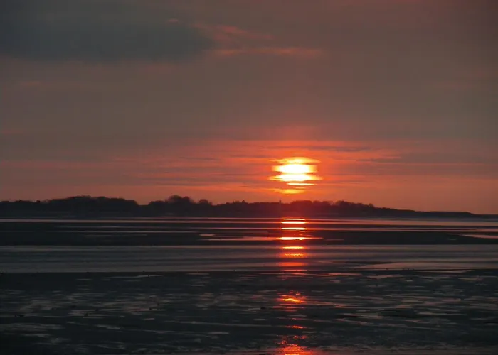 Aux Trois Jean Hotel